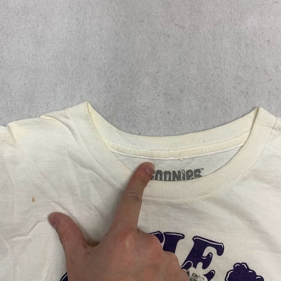 The Goonies Truffle Shuffle Graphic Tee Thrifted Vintage Style Size XL - Picture 9 of 9